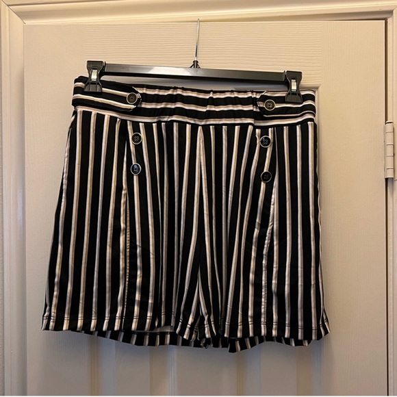 Striped flowy shorts - Picture 4 of 4